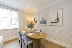 Knightsbridge Delight image 10