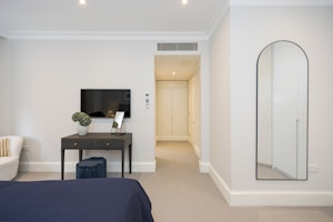 Knightsbridge Delight image 9