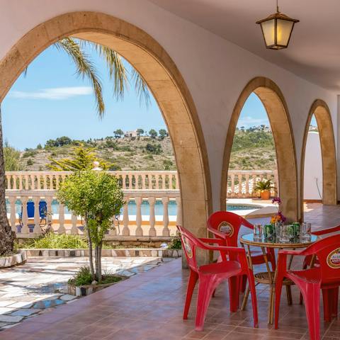 Admire the sea view from the shaded terrace as you enjoy lunch