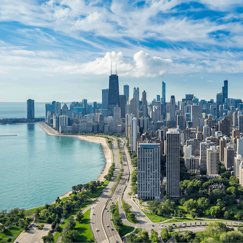 Stay near bars, restaurants, and museums in Chicago's buzzing South Loop