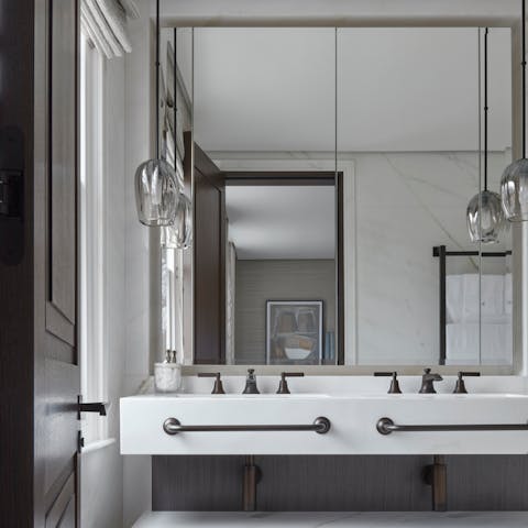 Get ready for an evening out in Chelsea in the stylish bathroom