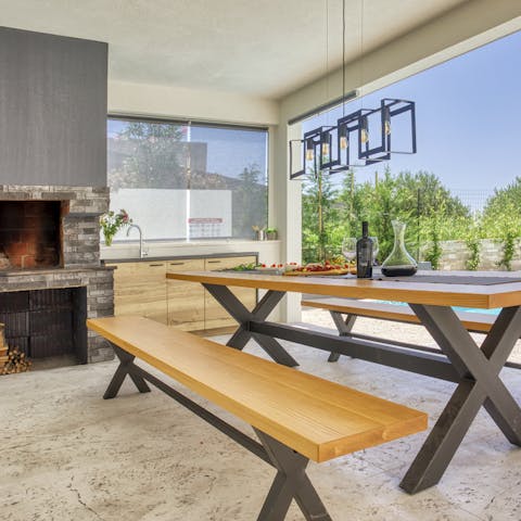  Dine under the stars at your outdoor kitchen 