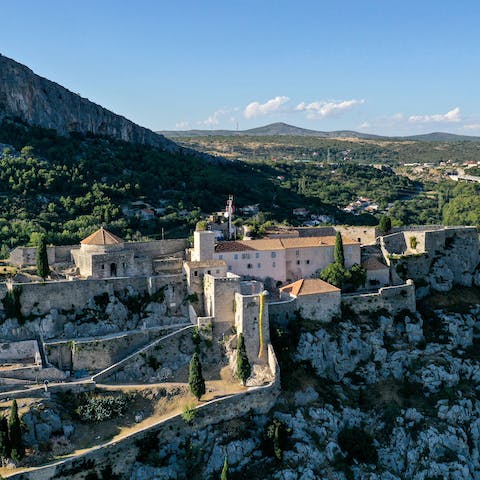 Enjoy panoramic views of Klis fortress from your villa