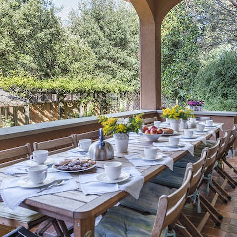 Gather around for elegant lunches under the portico