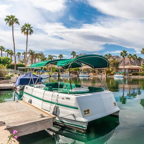 Take your private electric boat out across the lake