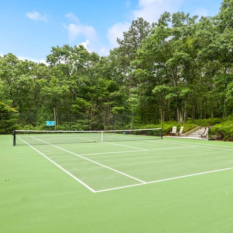  Enjoy a few games on the all-weather tennis court
