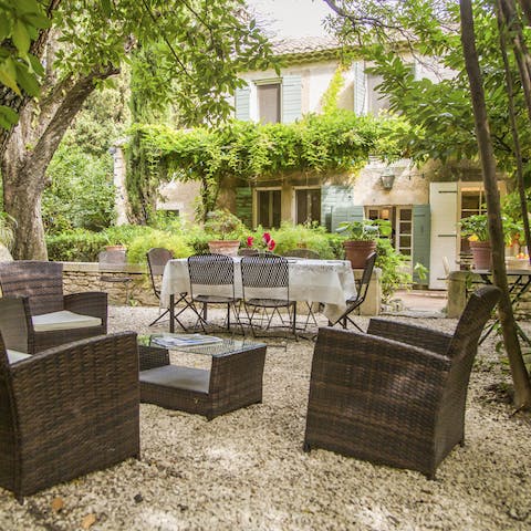 Pour a pastis and relax in the outdoor lounge after a game of boules