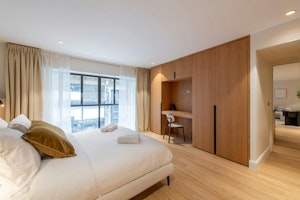 Stylish Parisian Home image 13
