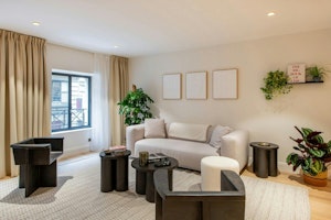 Stylish Parisian Home image 11