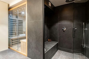 Stylish Parisian Home image 10