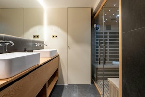 Stylish Parisian Home image 9