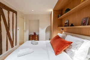 Stylish Parisian Home image 7