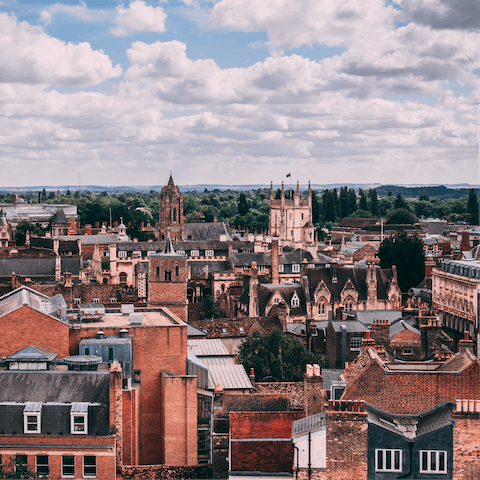 Explore Cambridge's cobblestone lanes and historic campuses, just a twenty-minute bus ride away 