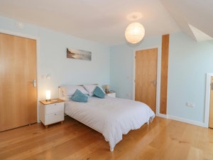 Portside Penthouse image 15