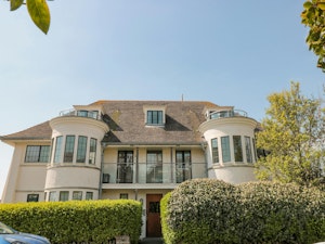 Portside Penthouse image 5