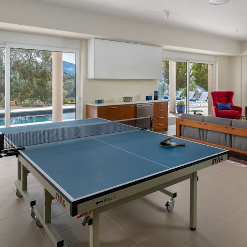 Challenge your guests to a table tennis tournament in the lounge