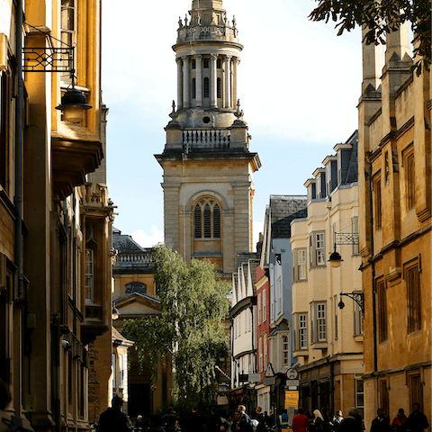 Stroll along Oxford's charming High Street, a thirty-five-minute walk away