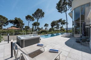 Above Antibes image 12