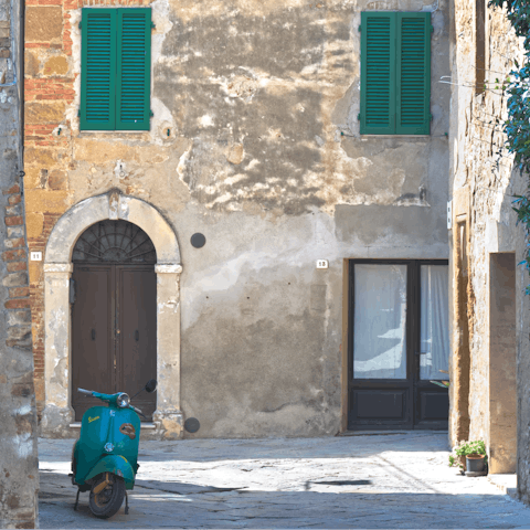 Discover the small village of Pienza, just half an hour drive away