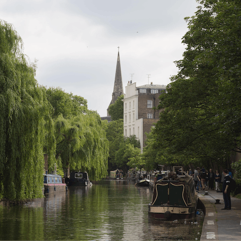 Stroll along Regent's Canal – join the towpath around fifteen minutes from your home