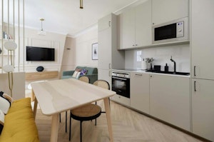 Chic & Charmant image 9