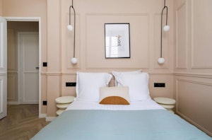 Chic & Charmant image 7