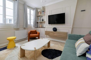 Chic & Charmant image 5