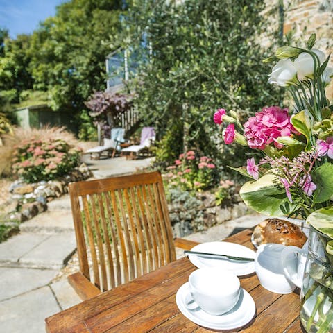 Enjoy your morning tea in the verdant, flora-covered garden