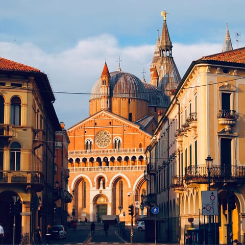 Take a day trip to Padova, just a 59km drive away