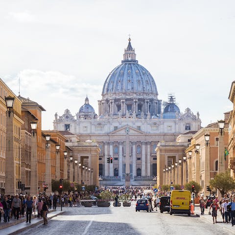 Stay in a quiet neighbourhood only twenty minutes from St Peter's Basilica