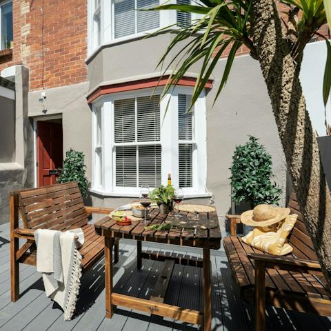 Chill out on the front deck, perfect for alfresco bites and tipples