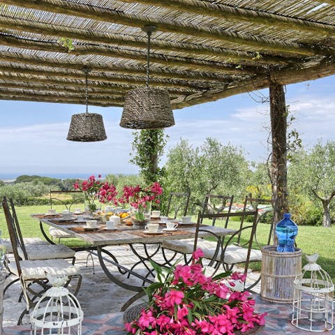 Savour homemade pasta in the garden