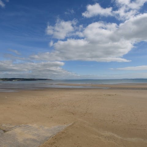 Walk to Saundersfoot Bay in just ten minutes