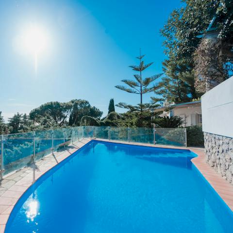 Enjoy the beautiful panorama from the swimming pool