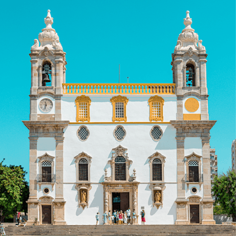 Visit the historic sites of the city of Faro