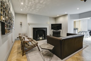 Royal Court image 1