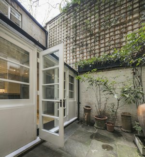 Royal Court image 12