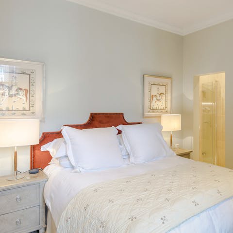 Sleep soundly in the comfortable main en-suite bedroom