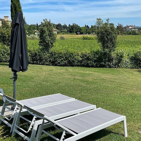 Relax on the shared lawn and take in the views over the Tuscan countryside