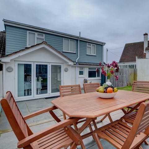 Share alfresco meals in the garden 