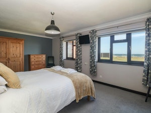 The Norfolk Beach House image 8