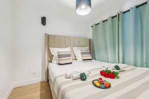 Dauphine Daydream image 11