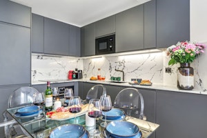 Dauphine Daydream image 10