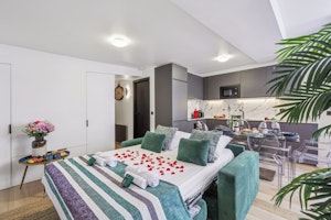 Dauphine Daydream image 2