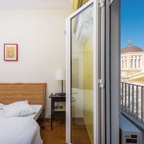Wake up well-rested in the comfy bedrooms and start your day with a breathtaking view of the city 