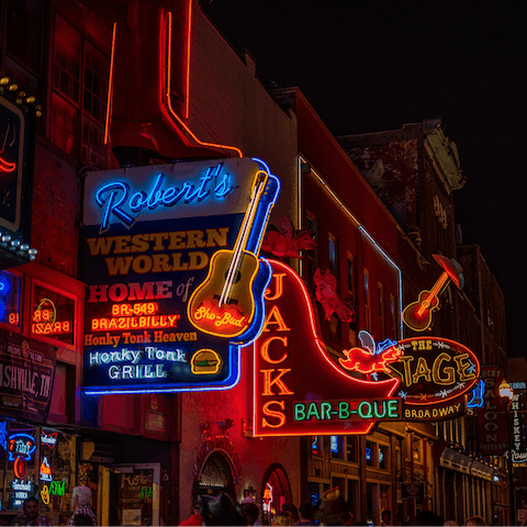 Live it up Nashville style at the bars, live music venues and restaurants downtown – it's a ten-minute drive away