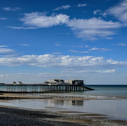 Enjoy Cromer beach and pier – a six minute walk from your door