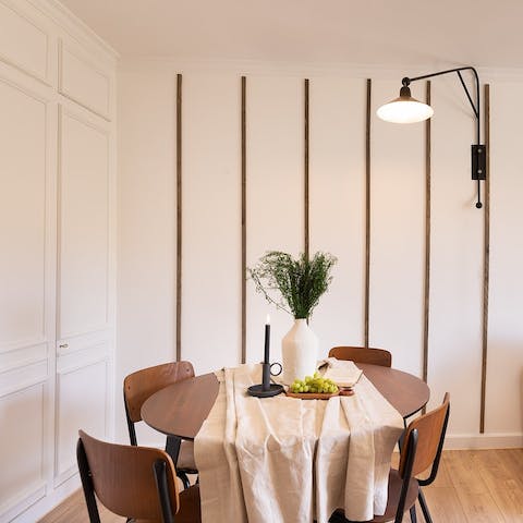 Gather at the intimate dining table and make plans over breakfast