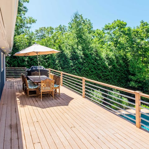 Fire up the grill and enjoy lunch alfresco on the balcony
