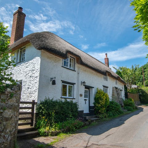 Stay in a beautiful traditional cottage with a thatched roof 